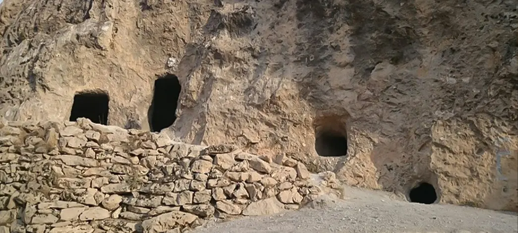 غار خالو حسین کوهکن